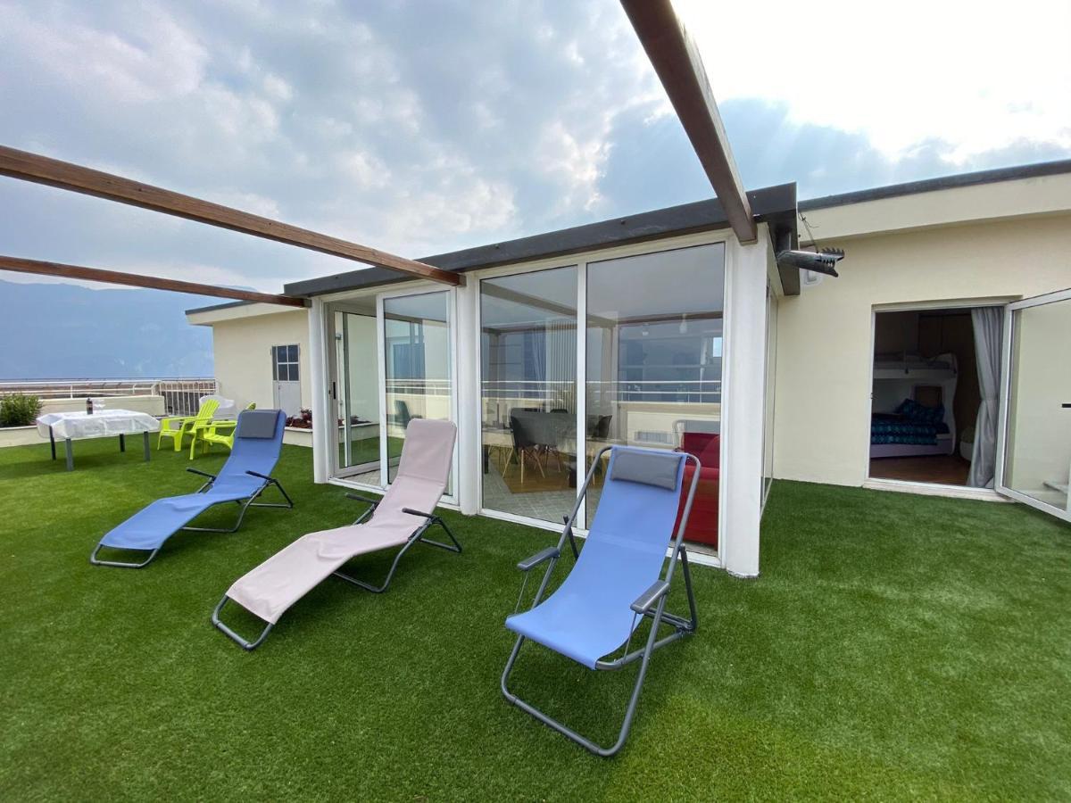 Attico With Big Terrace In Residence With Pool 발브로나 외부 사진