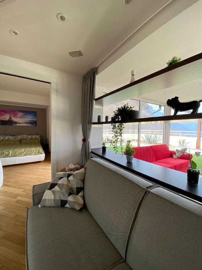 Attico With Big Terrace In Residence With Pool 발브로나 외부 사진