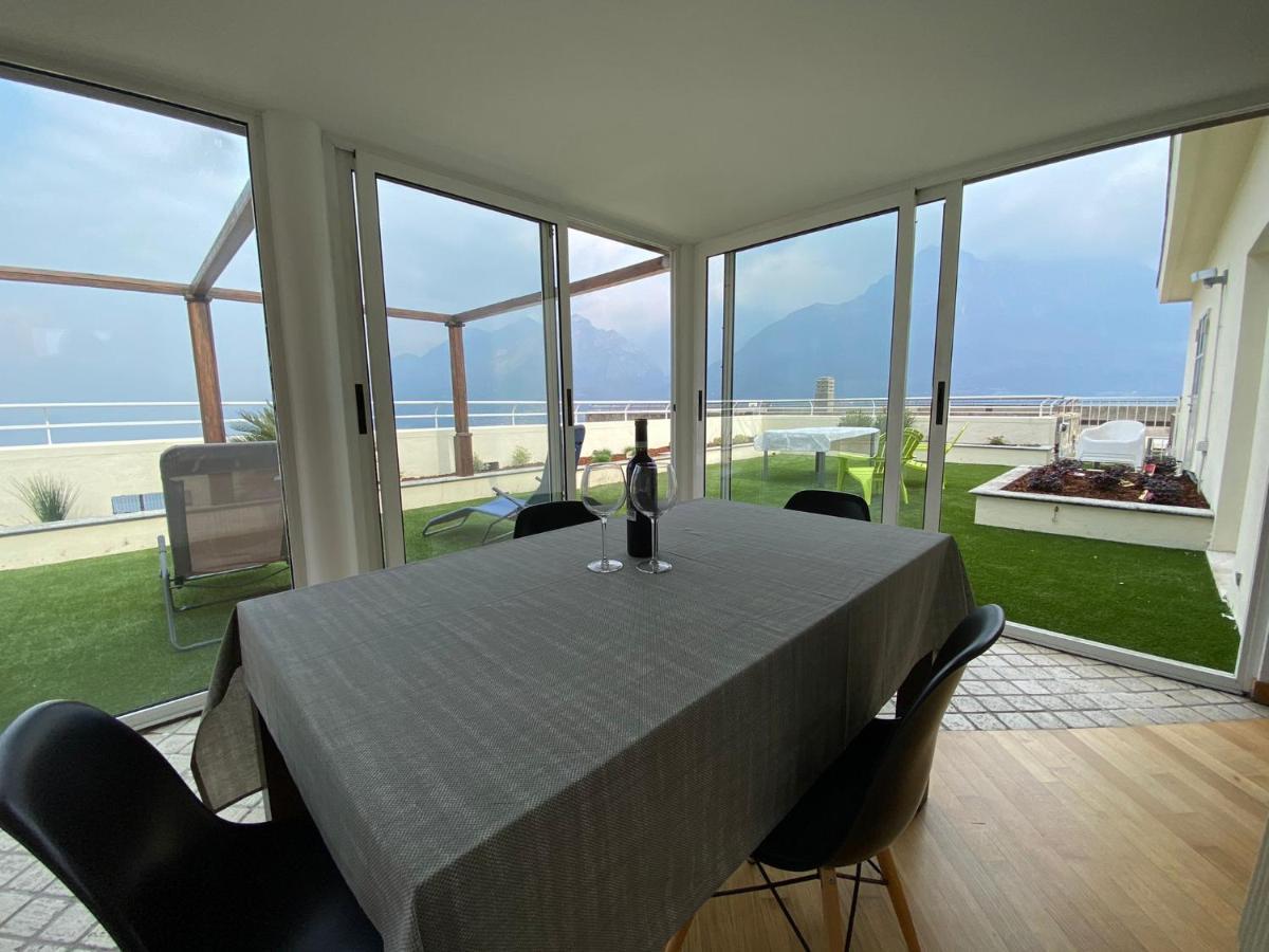 Attico With Big Terrace In Residence With Pool 발브로나 외부 사진