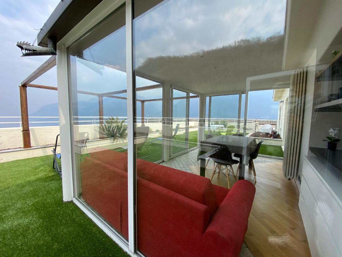 Attico With Big Terrace In Residence With Pool 발브로나 외부 사진