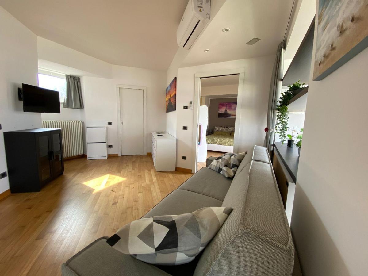 Attico With Big Terrace In Residence With Pool 발브로나 외부 사진